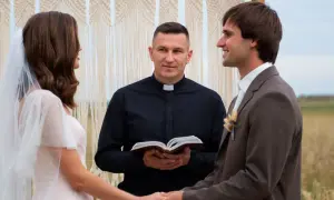 Co ksiądz mówi na ślubie? Przebieg ceremonii krok po kroku