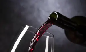 Picie alkoholu przed 18: grzech lekki czy ciężki? Wyjaśniamy