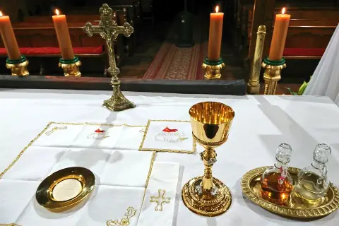 Ile Mszy dziennie może odprawić ksiądz? Zasady i wyjątki