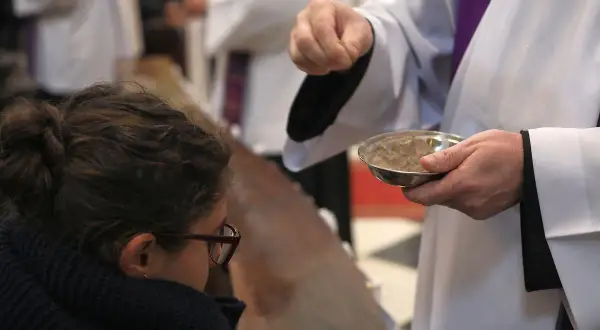Co mówi ksiądz w Środę Popielcową? Znaczenie słów