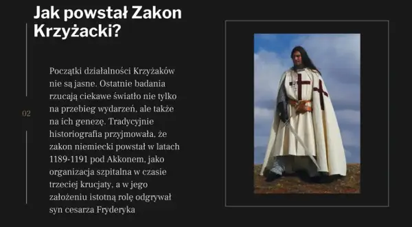 Rycerz w białym płaszczu z krzyżem i mieczem.