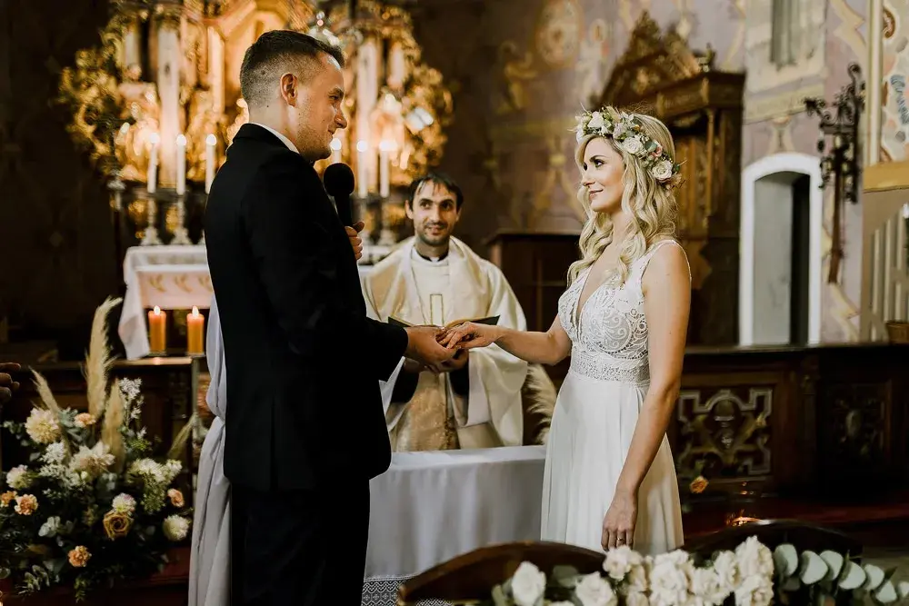 Ślub kościelny: Lista pytań do księdza przygotuj się!