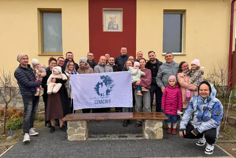 Wspólnota Cenacolo zdjęcie grupowe